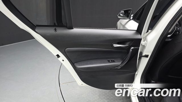 BMW 1 Series (F20) 118d Sport 5Door 2015 — фото 31