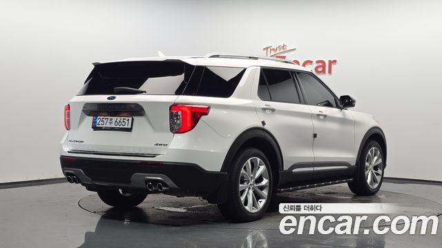 Ford Explorer (VI) 3.0 Platinum 4WD 2022 — фото 2