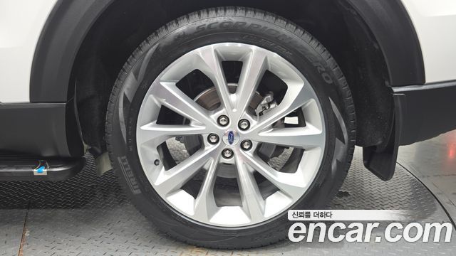 Ford Explorer (VI) 3.0 Platinum 4WD 2022 — фото 21