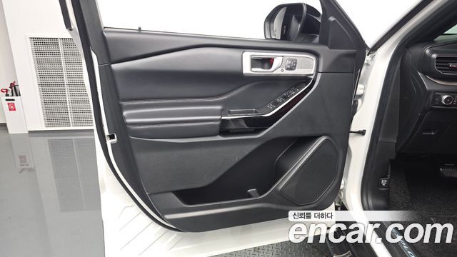Ford Explorer (VI) 3.0 Platinum 4WD 2022 — фото 24