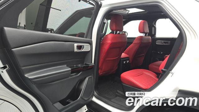 Ford Explorer (VI) 3.0 Platinum 4WD 2022 — фото 26
