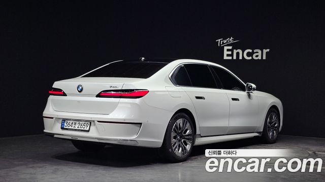 BMW 7 Series (G70) 740i sDrive Design Pure Excellence Individual 2023 — фото 2