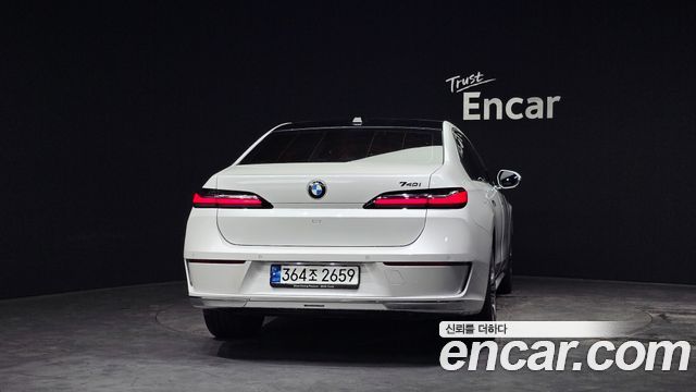 BMW 7 Series (G70) 740i sDrive Design Pure Excellence Individual 2023 — фото 4
