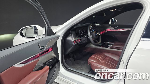 BMW 7 Series (G70) 740i sDrive Design Pure Excellence Individual 2023 — фото 10