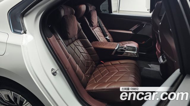 BMW 7 Series (G70) 740i sDrive Design Pure Excellence Individual 2023 — фото 19