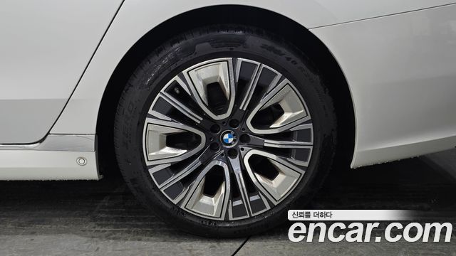 BMW 7 Series (G70) 740i sDrive Design Pure Excellence Individual 2023 — фото 21
