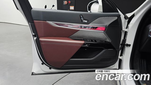 BMW 7 Series (G70) 740i sDrive Design Pure Excellence Individual 2023 — фото 24