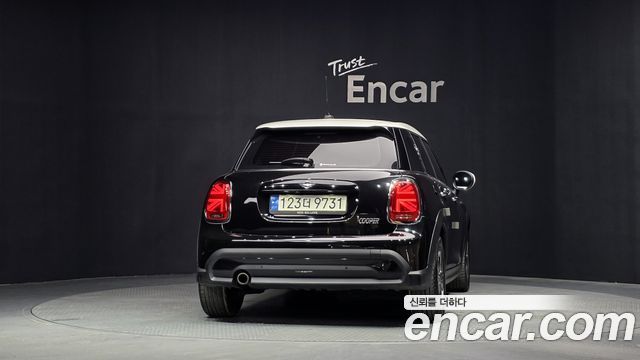 MINI Cooper 5Door Classic Third Generation 2022 — фото 4