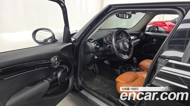 MINI Cooper 5Door Classic Third Generation 2022 — фото 10