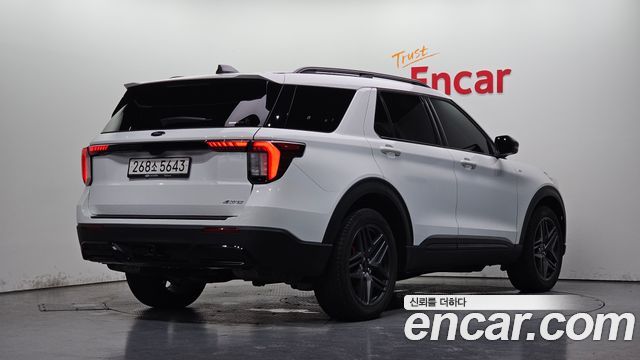 Ford Explorer (VI) 2.3 ST-Line 4WD 2025 — фото 2