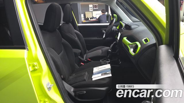 Jeep Renegade 2.4 Longitude High 2018 — фото 11