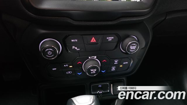 Jeep Renegade 2.4 Longitude High 2018 — фото 16