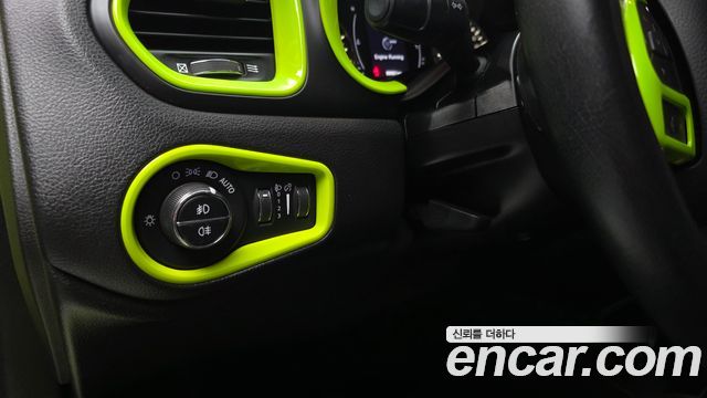 Jeep Renegade 2.4 Longitude High 2018 — фото 18
