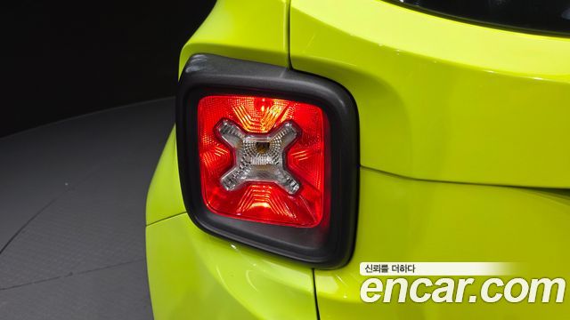 Jeep Renegade 2.4 Longitude High 2018 — фото 23