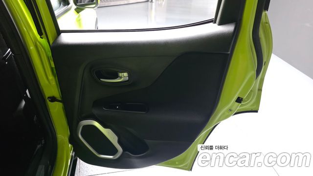 Jeep Renegade 2.4 Longitude High 2018 — фото 24