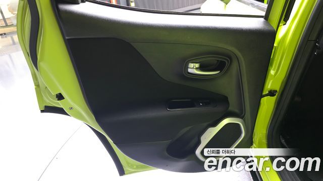 Jeep Renegade 2.4 Longitude High 2018 — фото 25