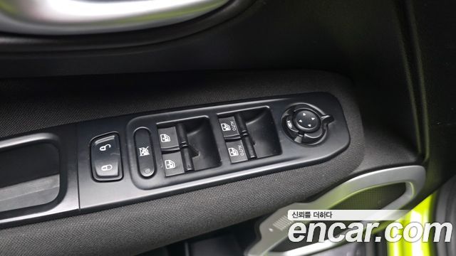 Jeep Renegade 2.4 Longitude High 2018 — фото 29