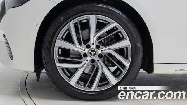 Mercedes-Benz E-Class (W214) E220d 4MATIC Exclusive 2024 — фото 5