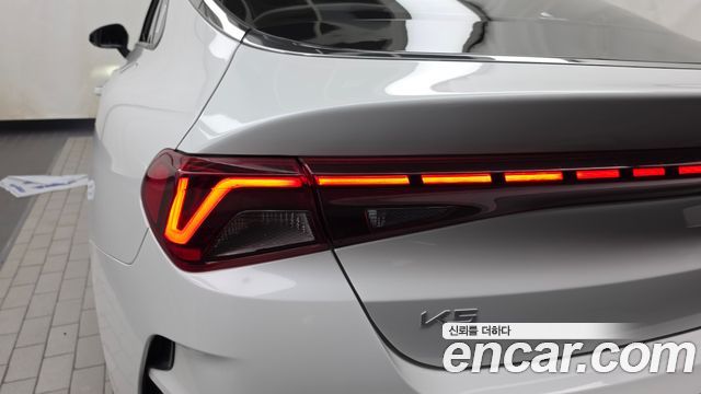 Kia K5 (III) 2.0 Noblesse 2023 — фото 23