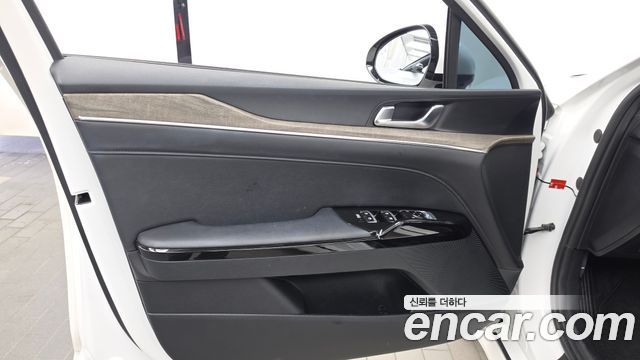 Kia K5 (III) 2.0 Noblesse 2023 — фото 24