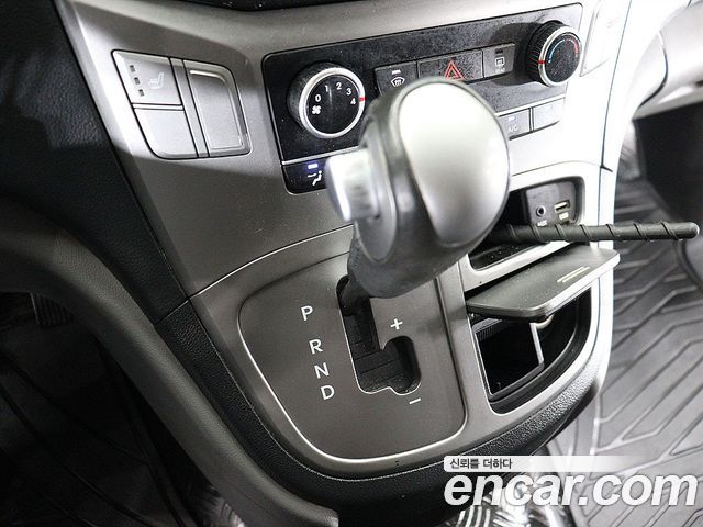 Hyundai Grand Starex Van 3-Seater Smart 2021 — фото 9