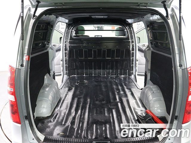 Hyundai Grand Starex Van 3-Seater Smart 2021 — фото 24