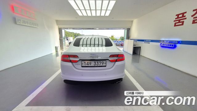 Jaguar XF 2.2D Luxury X250 2015 — фото 6