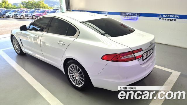Jaguar XF 2.2D Luxury X250 2015 — фото 17