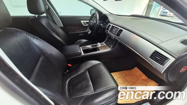 Jaguar XF 2.2D Luxury X250 2015 — фото 20