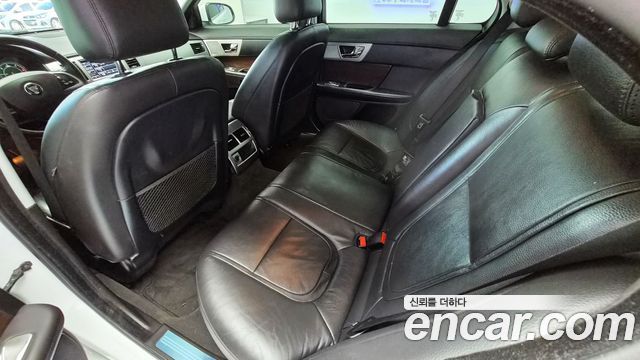 Jaguar XF 2.2D Luxury X250 2015 — фото 21