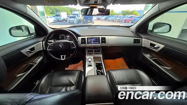 Jaguar XF 2.2D Luxury X250 2015 — фото 22