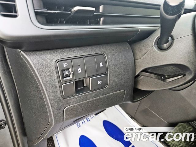 Hyundai Staria Cargo 5-Seater Smart 2023 — фото 17