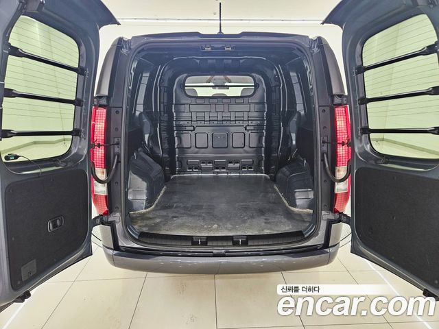Hyundai Staria Cargo 5-Seater Smart 2023 — фото 22