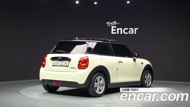 MINI Cooper D Standard 3rd 2018 — фото 2