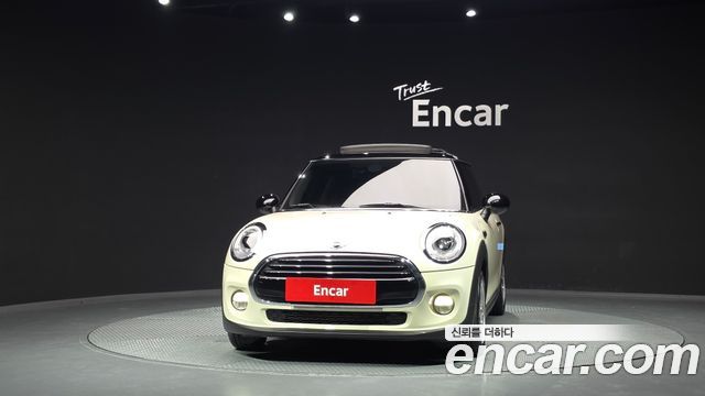 MINI Cooper D Standard 3rd 2018 — фото 3
