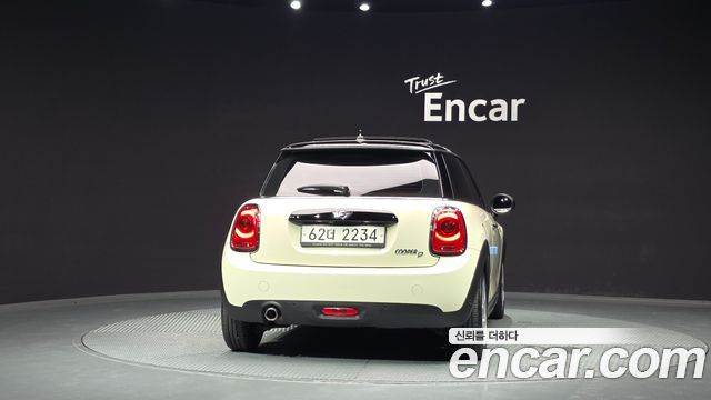 MINI Cooper D Standard 3rd 2018 — фото 4
