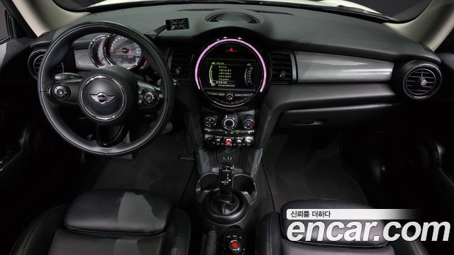 MINI Cooper D Standard 3rd 2018 — фото 7