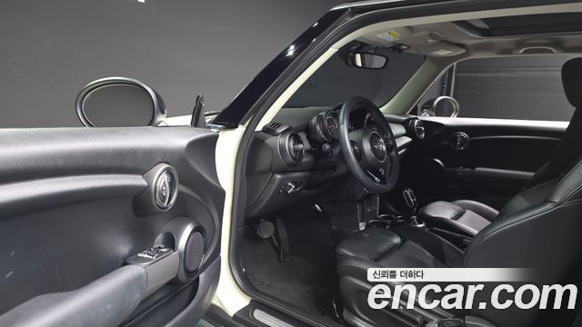 MINI Cooper D Standard 3rd 2018 — фото 10