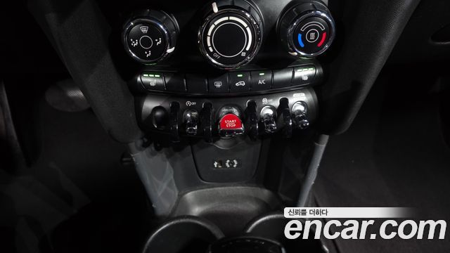 MINI Cooper D Standard 3rd 2018 — фото 21