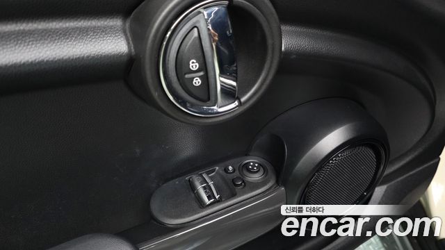 MINI Cooper D Standard 3rd 2018 — фото 22