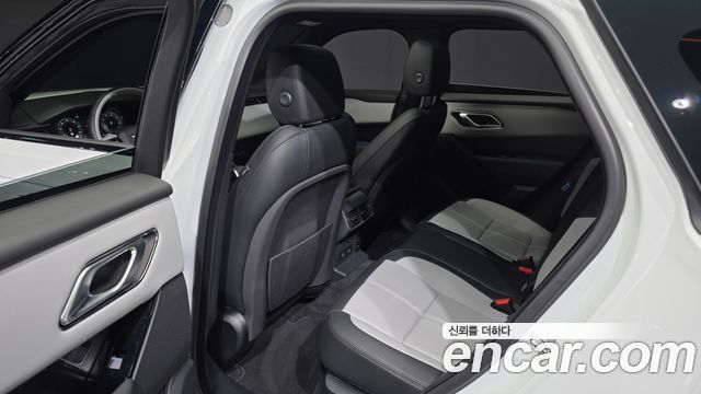 Land Rover Range Rover Velar 2.0 P250 Dynamic SE 2026 — фото 11