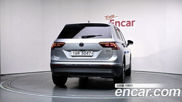 Volkswagen Tiguan (II) 2.0 TDI 4Motion Prestige 2018 — фото 4
