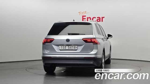 Volkswagen Tiguan (II) 2.0 TDI Premium 2018 — фото 4