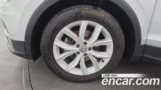 Volkswagen Tiguan (II) 2.0 TDI Premium 2018 — фото 5