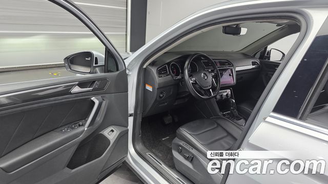 Volkswagen Tiguan (II) 2.0 TDI Premium 2018 — фото 10