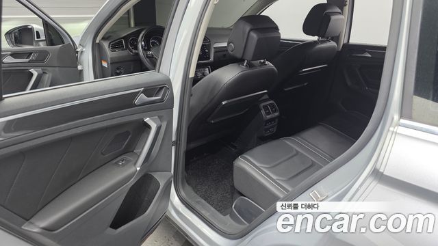 Volkswagen Tiguan (II) 2.0 TDI Premium 2018 — фото 11