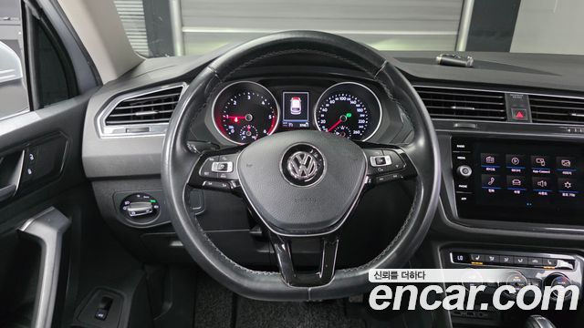 Volkswagen Tiguan (II) 2.0 TDI Premium 2018 — фото 12