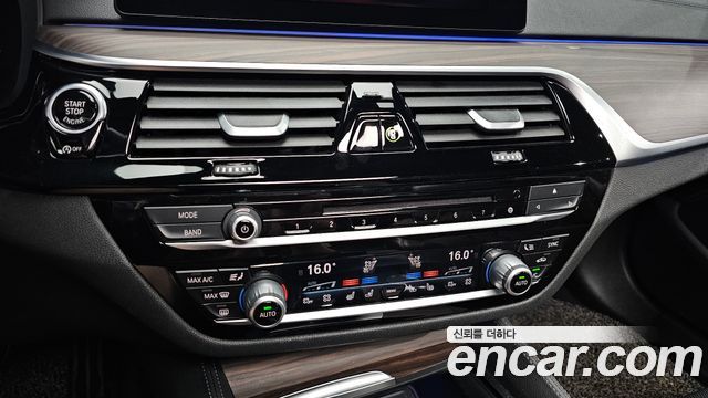 BMW 5 Series (G30) 520d M Sport Package Plus 2017 — фото 17