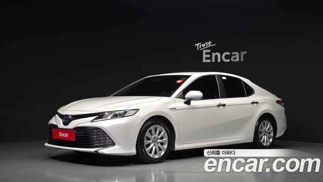 Toyota Camry (XV70) 2.5 LE Hybrid 2019 — фото 1