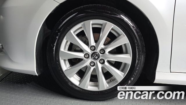 Toyota Camry (XV70) 2.5 LE Hybrid 2019 — фото 5